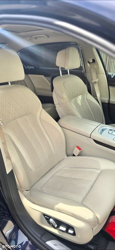 BMW Seria 7 740Le xDrive iPerformance - 22