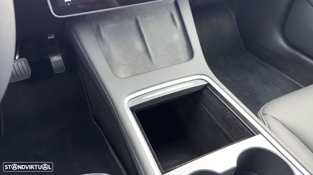 Tesla Model 3 Standard Range Plus RWD — fotografia 29