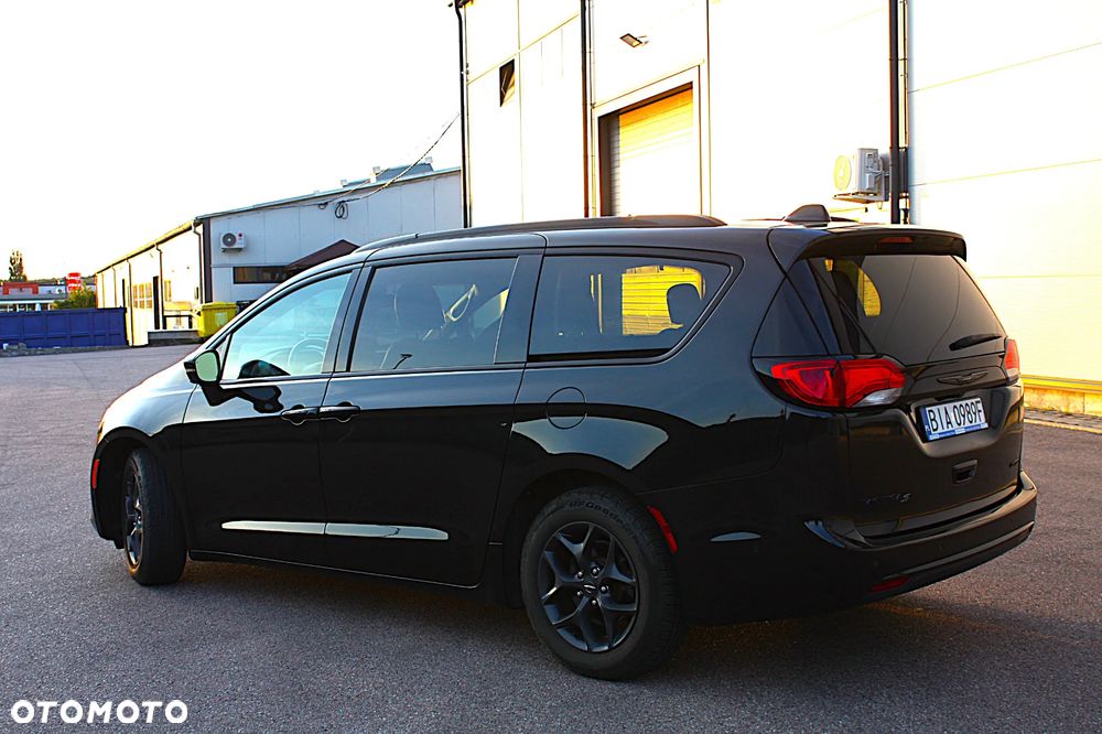 Chrysler Pacifica - 5