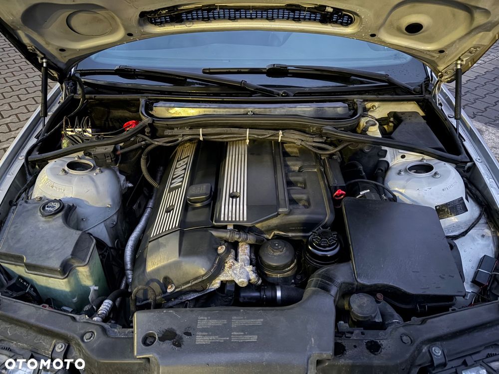 BMW Seria 3 325i Edition Sport - 12