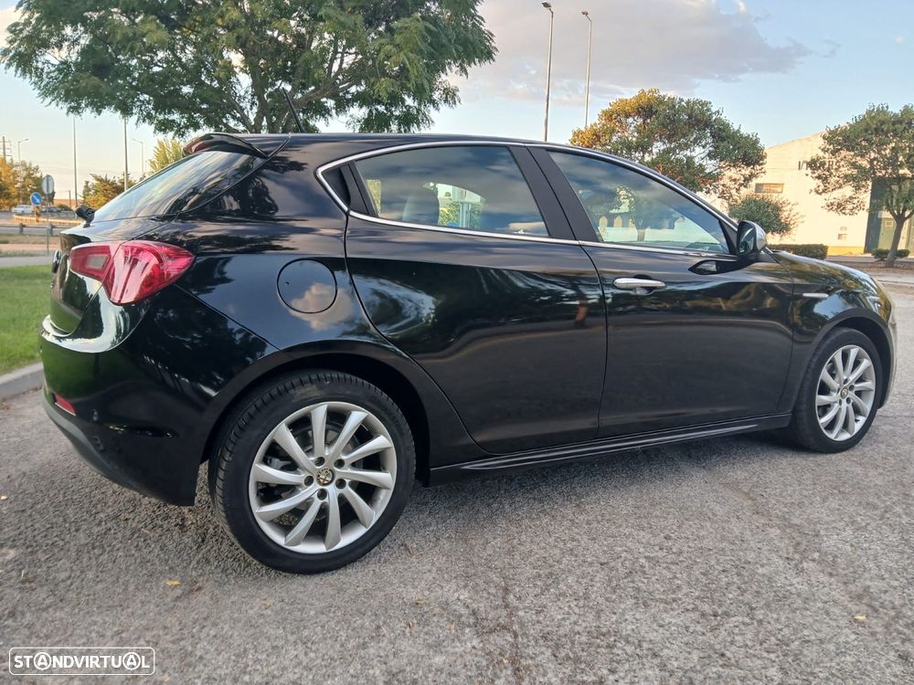 Alfa Romeo Giulietta 1.6 JTDm Distinctive - 4