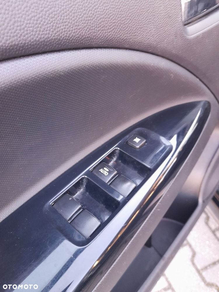 Mitsubishi Space Star - 11