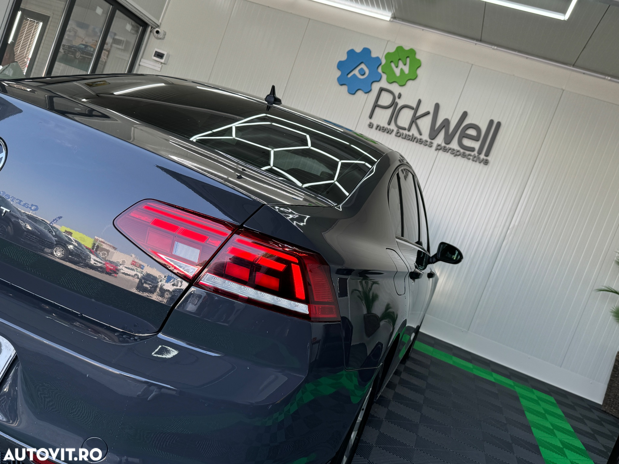 Volkswagen Passat Variant 2.0 TDI DSG Comfortline - 8