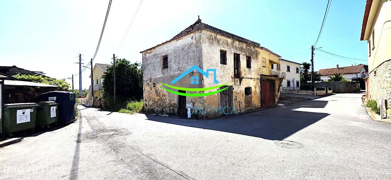 Moradia com garagem e quintal para recuperar - Grande imagem: 2/20