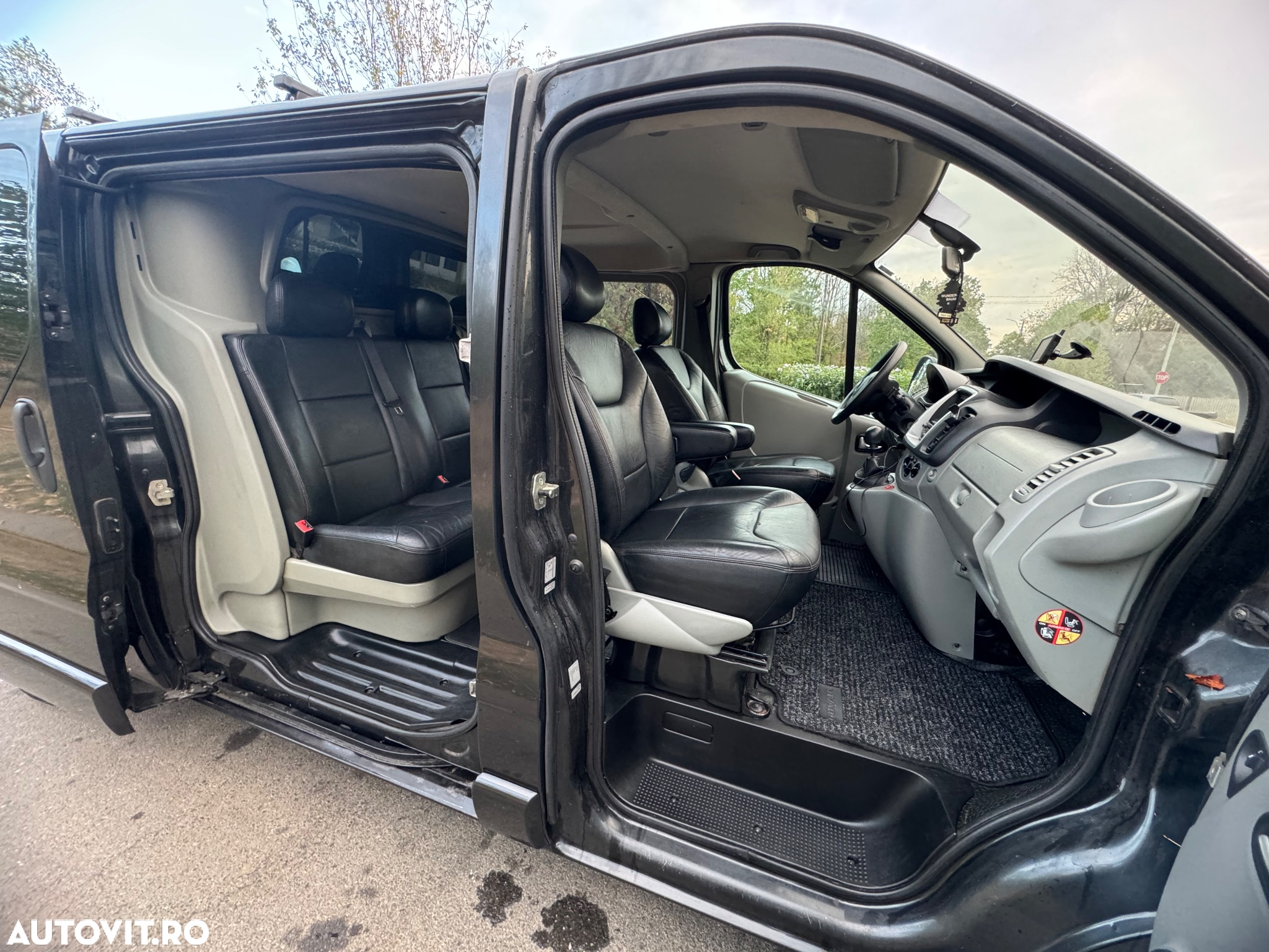 Opel Vivaro 2.5 CDTI L2H1 Life Cosmo - 19