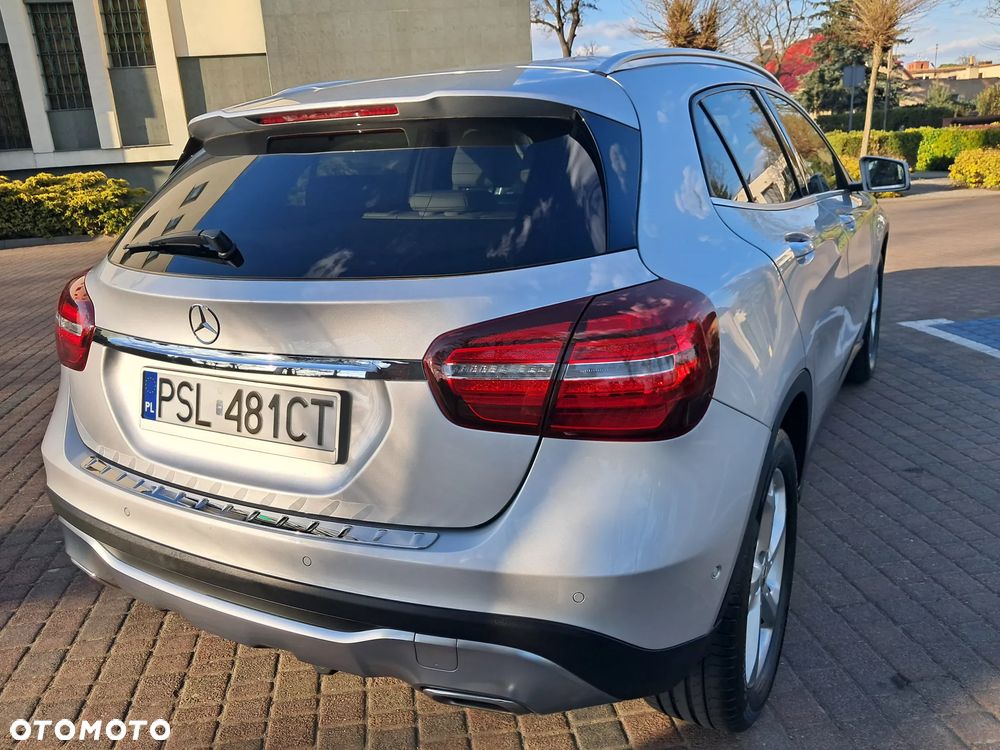 Mercedes-Benz GLA 180 7G-DCT - 5