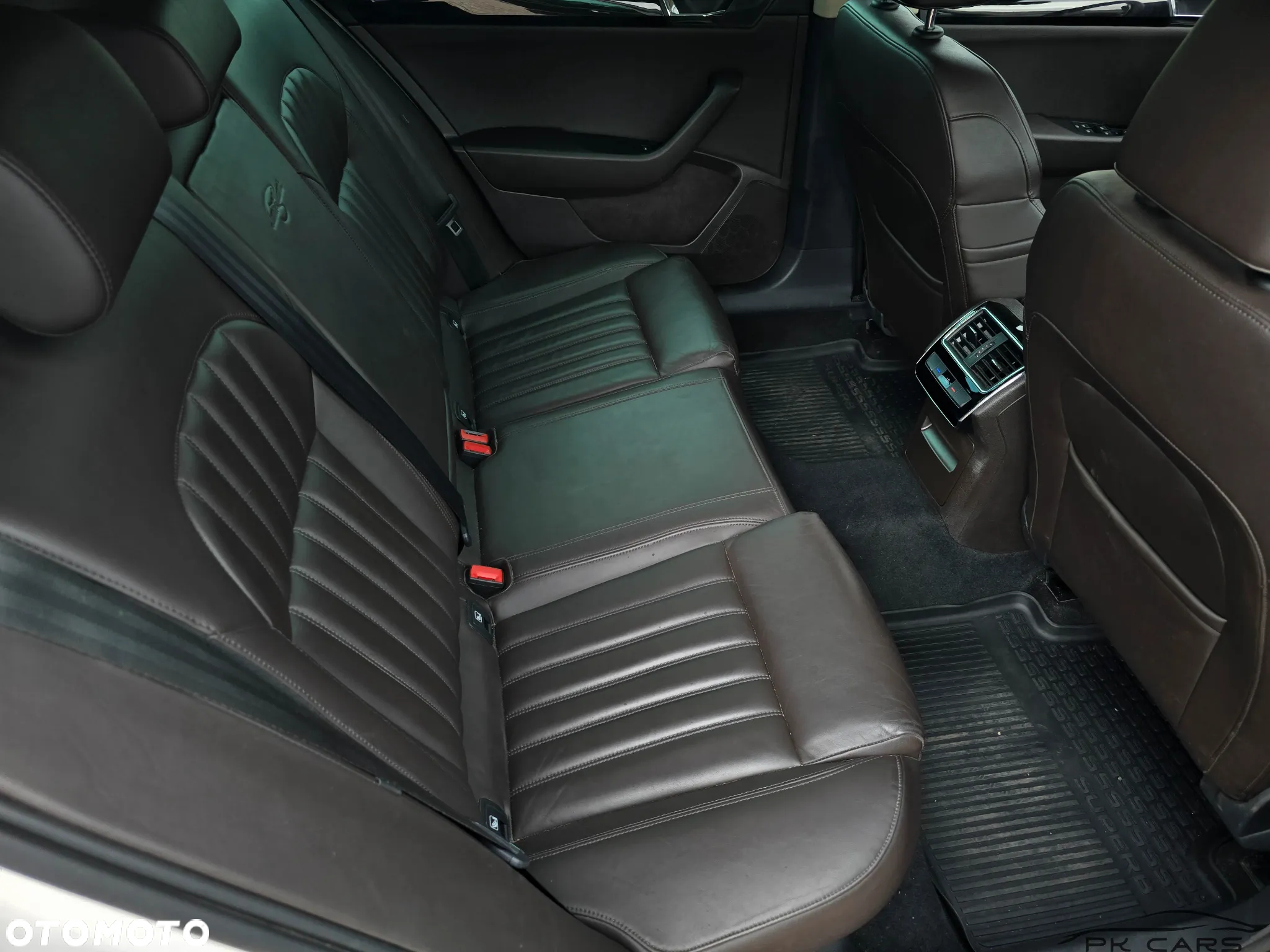 Skoda Superb Combi 2.0 TDI 4x4 DSG L&K - 36