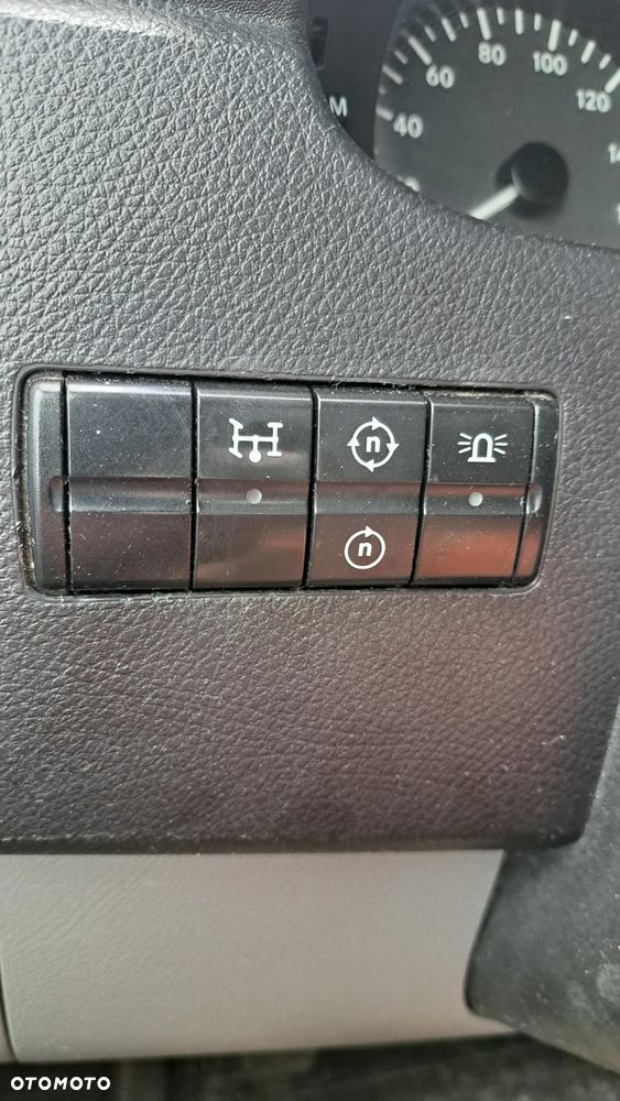 Mercedes-Benz Sprinter - 12