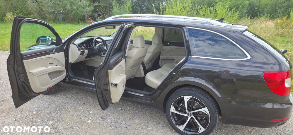 Skoda Superb 2.0 TDI 4x4 Elegance Outdoor DSG - 10