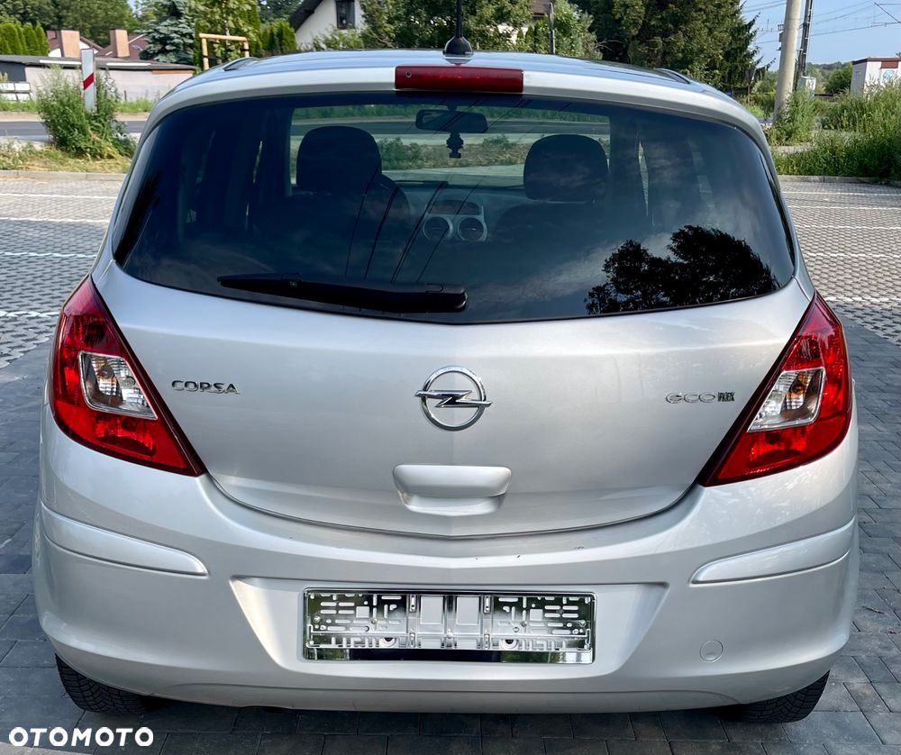 Opel Corsa 1.2 16V Cosmo - 9
