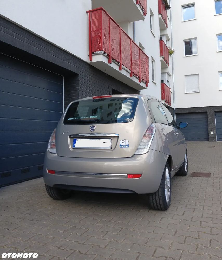 Lancia Ypsilon 1.4 8V Platino (4 os.) - 10