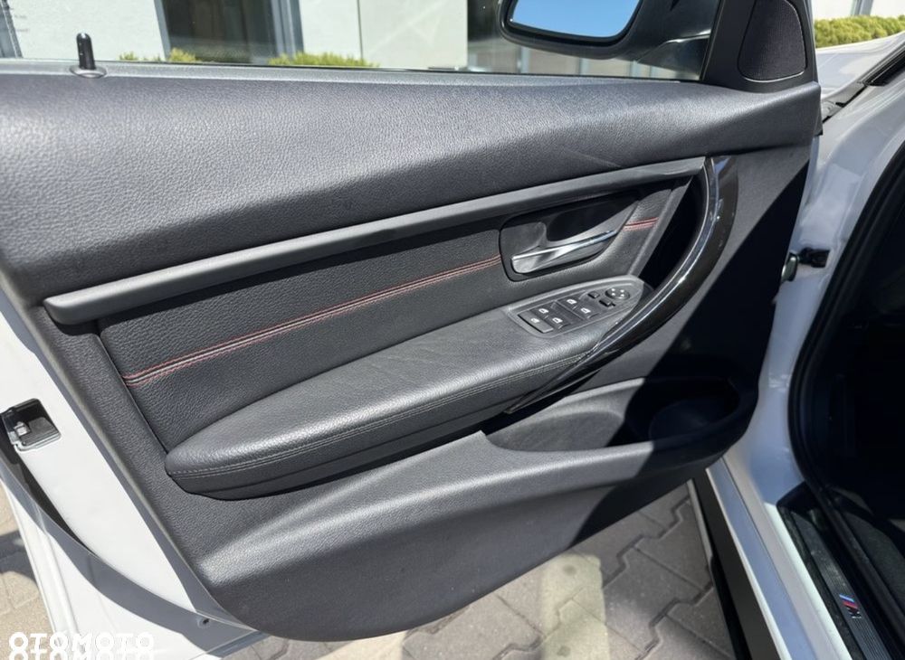 BMW Seria 3 335i Sport Line - 21
