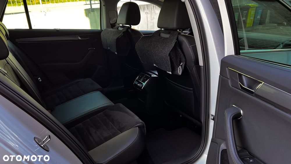 Skoda Superb Combi 2.0 TDI 4x4 DSG Scout - 30