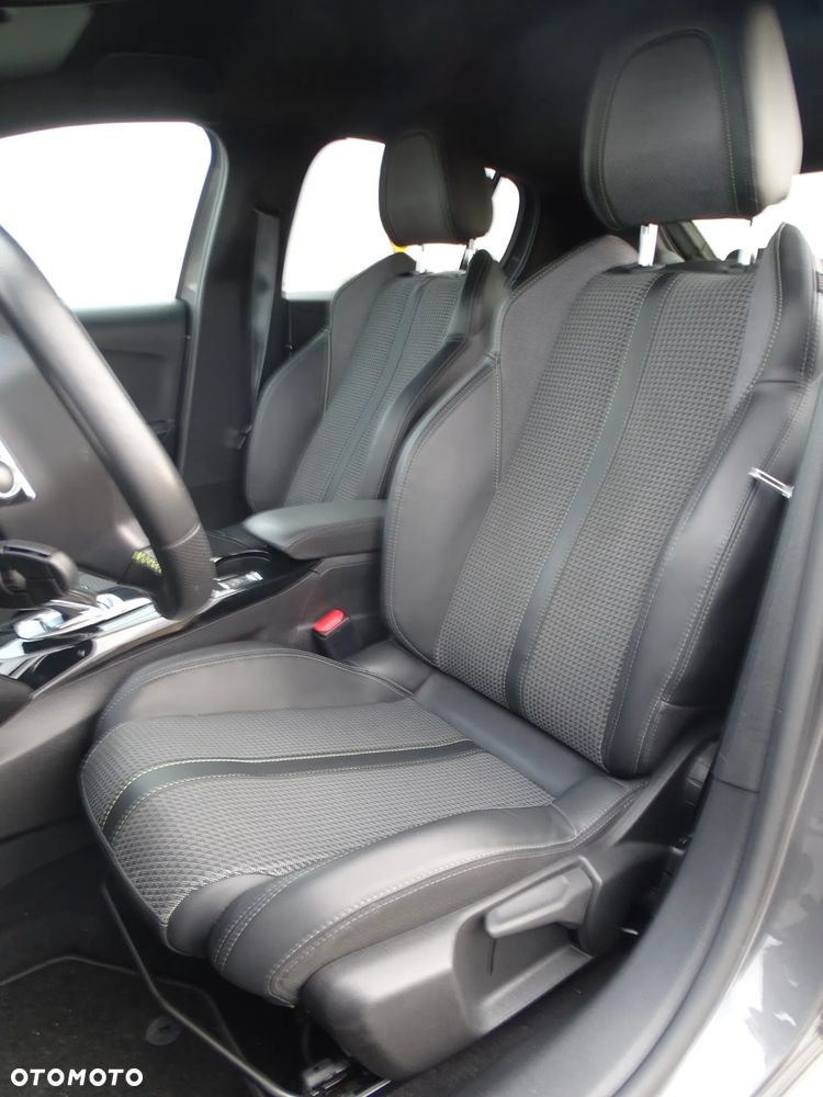 Peugeot 208 PureTech 100 EAT8 GT - 21