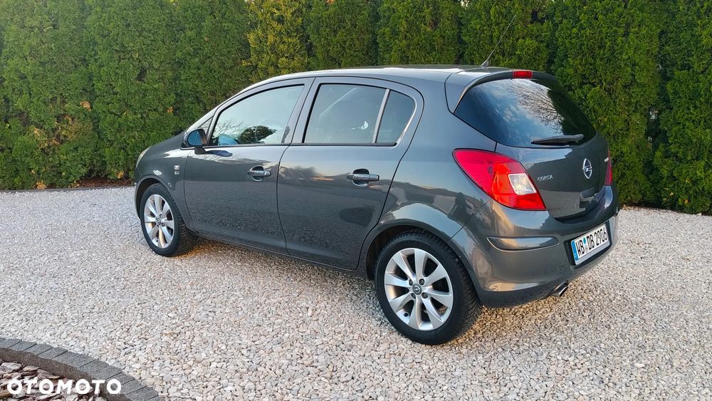 Opel Corsa 1.2 16V Cosmo - 12