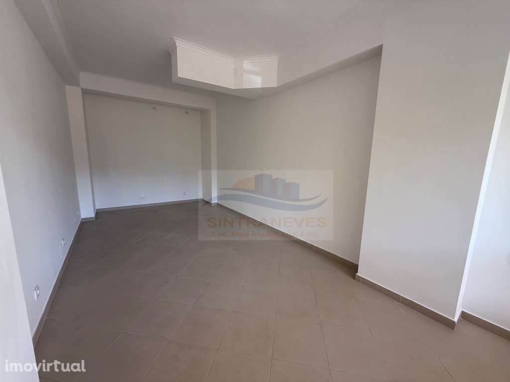 Loja à Venda - 80 m² | Amadora | 4 Box | Arrecadação - Grande imagem: 4/13