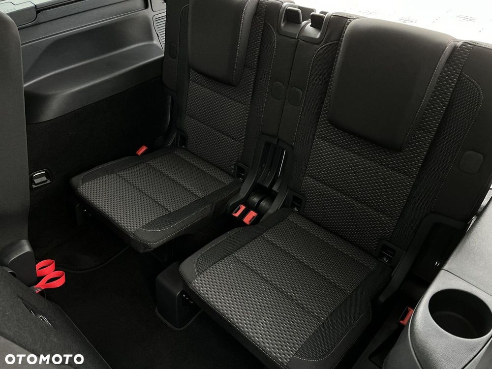 Volkswagen Touran - 35