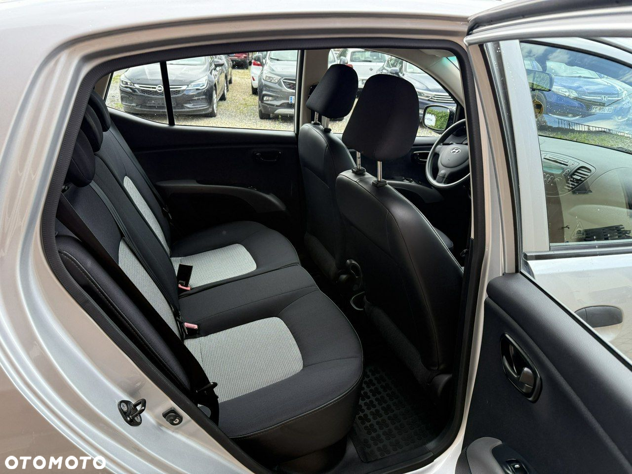 Hyundai i10 1.1 - 21