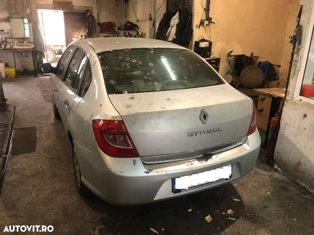 Dezmembrez Renault Clio Thalia 2009 1,5 DCI gri - 3