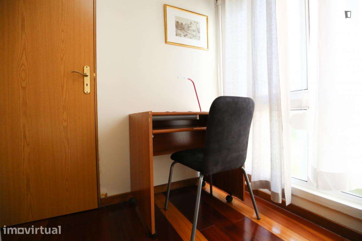 Quarto - localizado em Carnide Lisbon - Grande imagem: 3/25