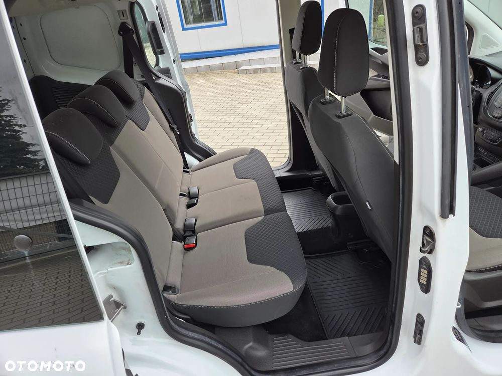 Ford Transit Courier - 23
