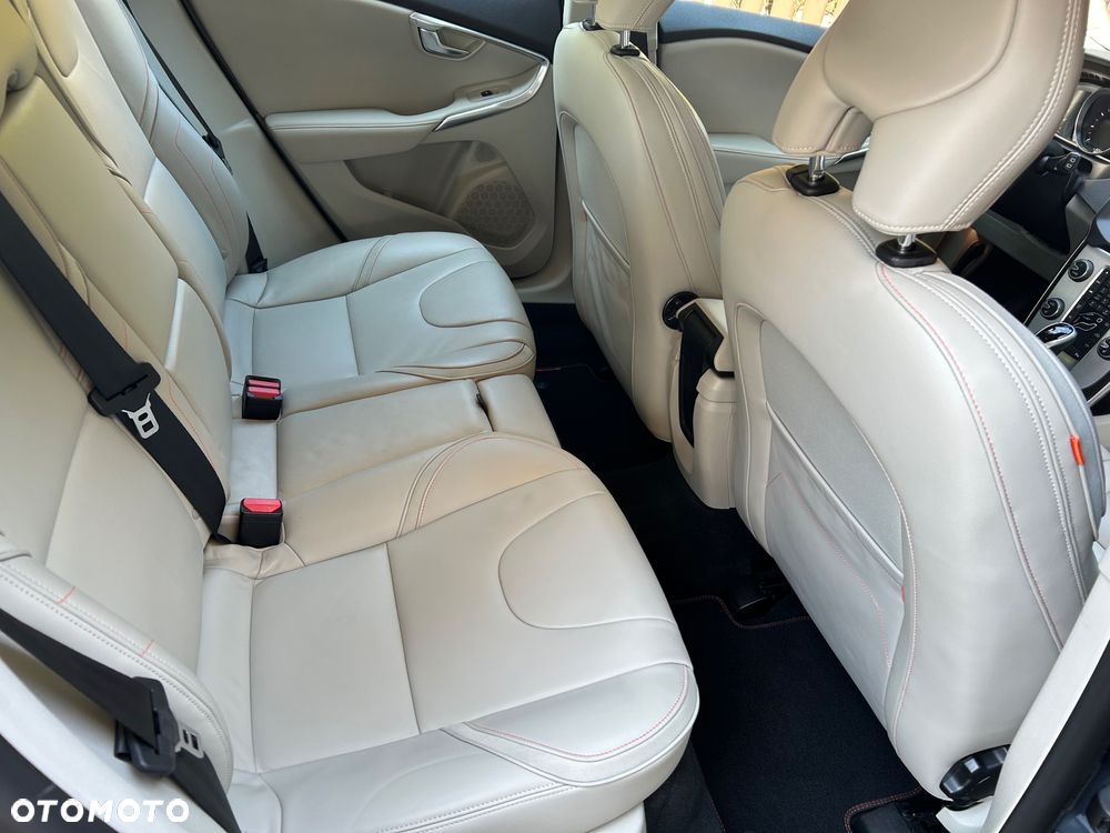 Volvo V40 T3 Drive-E R-Ocean Race - 13