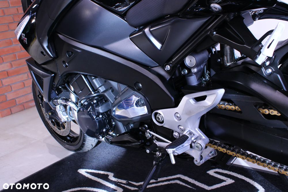 Suzuki GSX - 26