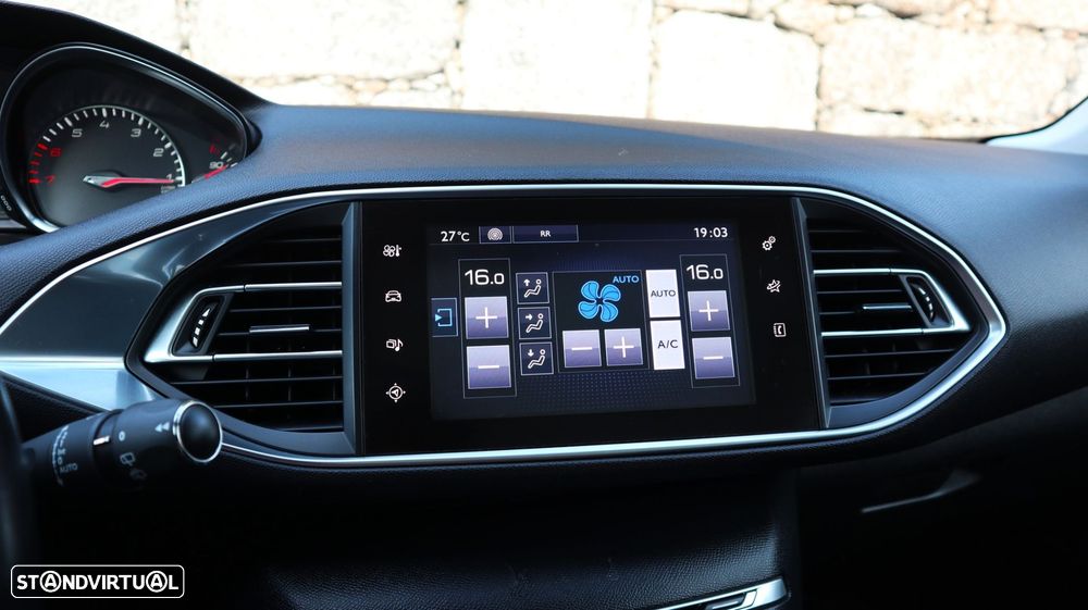 Peugeot 308 1.2 PureTech Allure EAT6 - 24