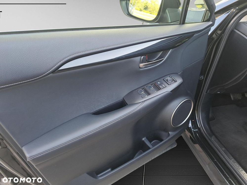 Lexus NX 300h Business Edition AWD - 16