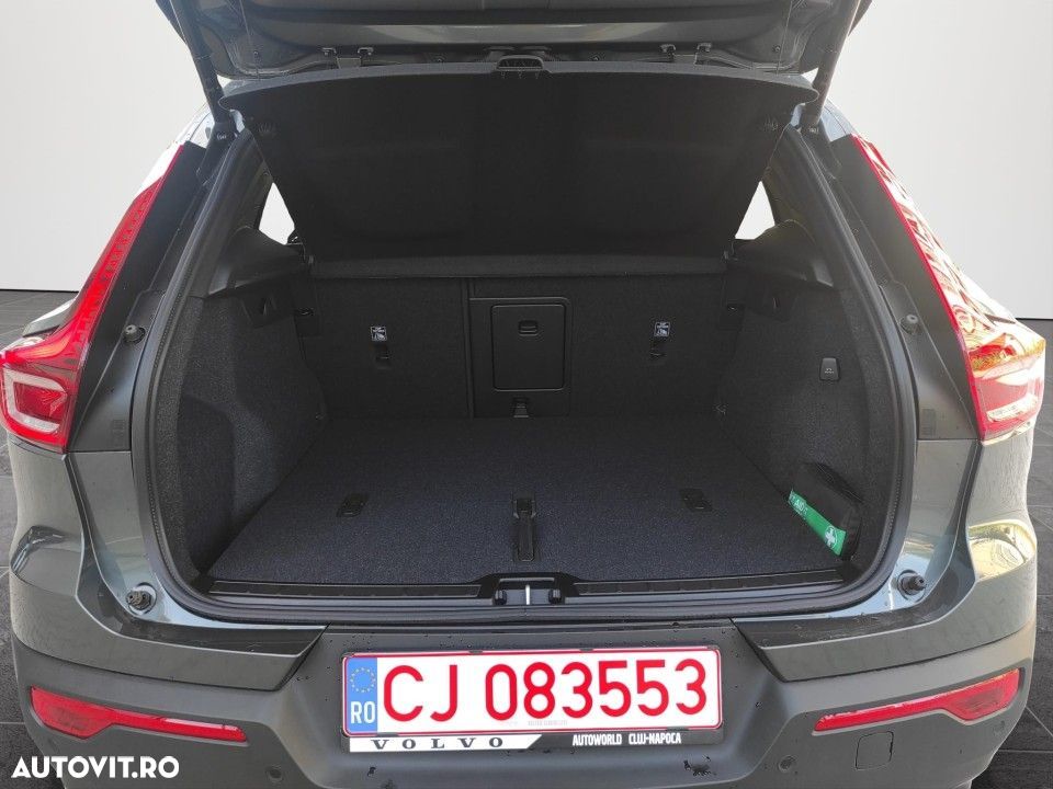 Volvo XC 40 B4 AT FWD MHEV Plus Dark - 17