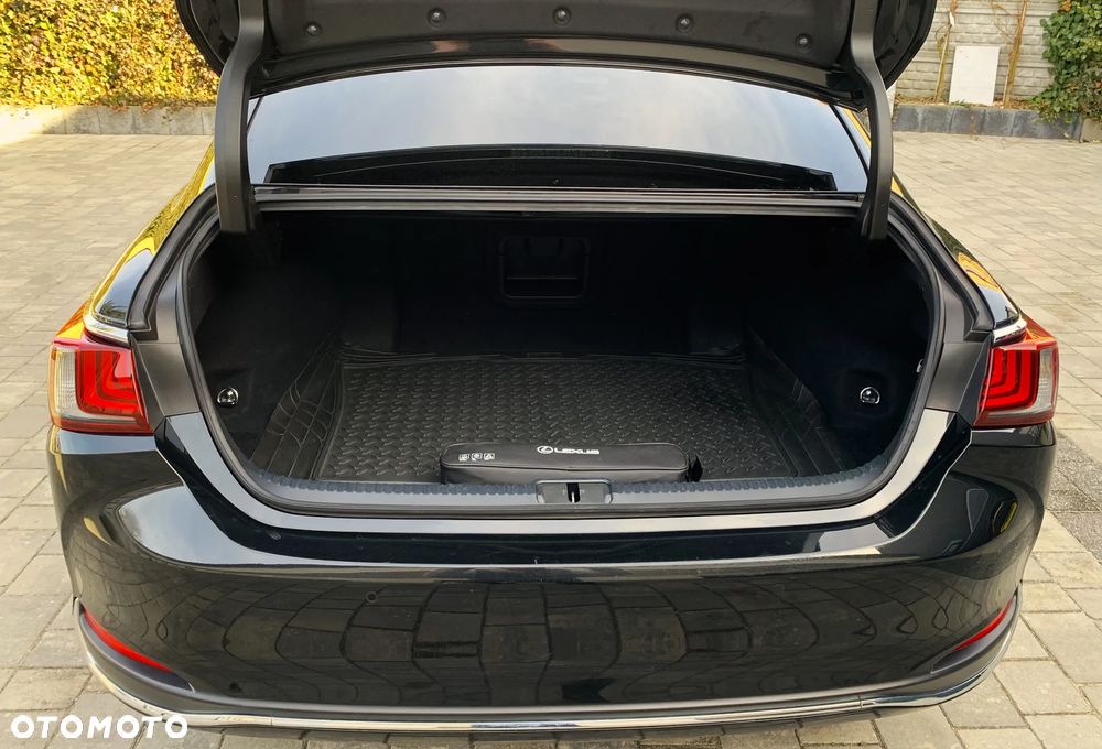 Lexus ES 300h Business Edition - 28