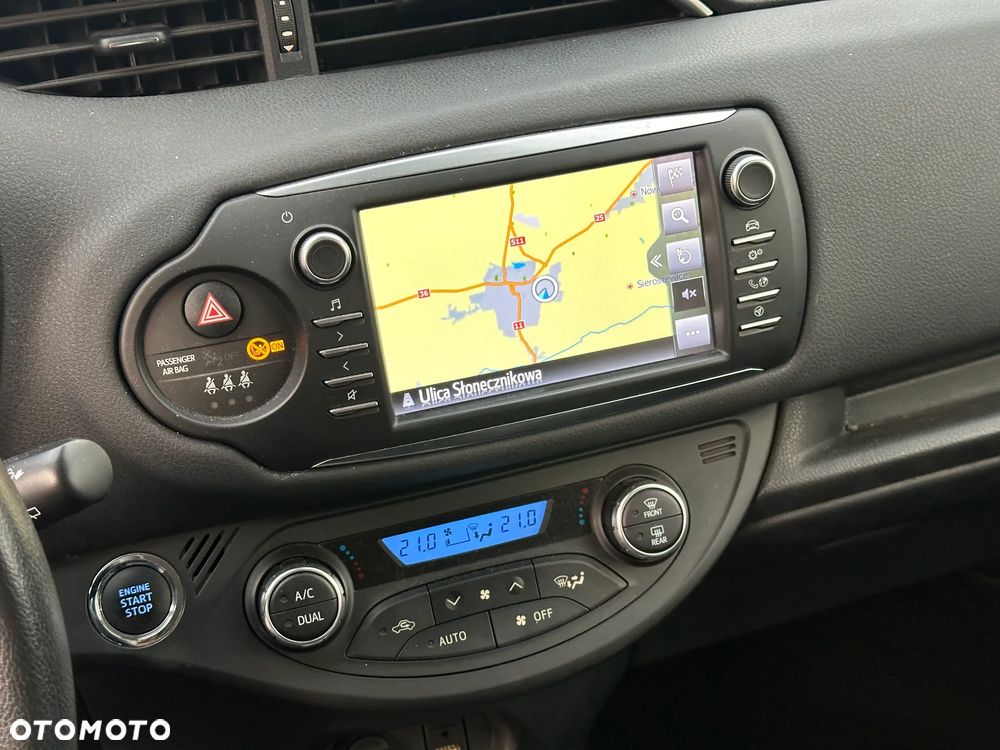 Toyota Yaris 1.5 Dynamic CVT - 11