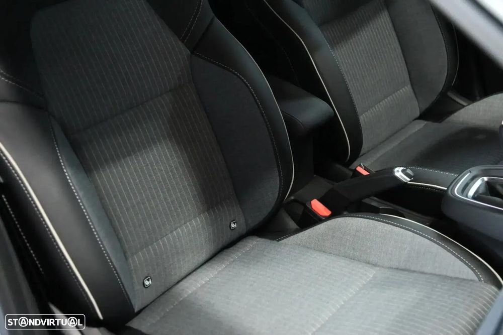 Renault Clio 1.0 TCe Techno Bi-Fuel - 13
