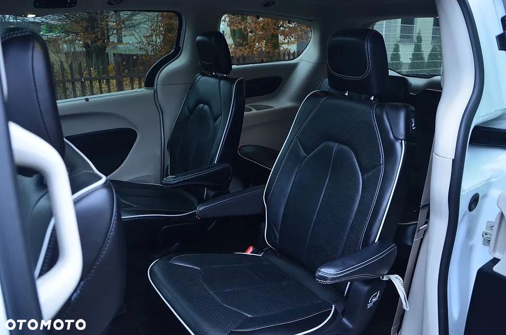 Chrysler Pacifica - 12