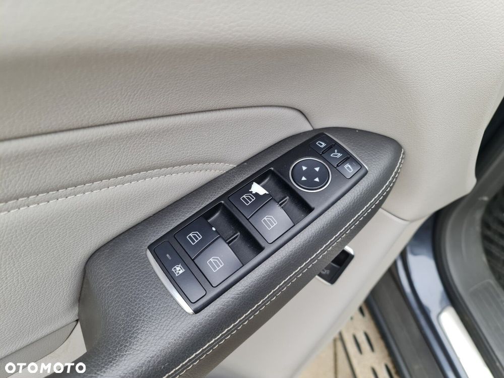 Mercedes-Benz ML 350 BlueTec 4-Matic - 12