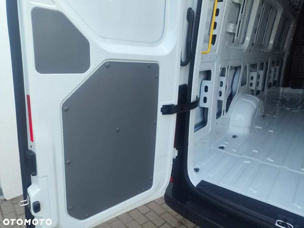 Volkswagen Crafter - 12