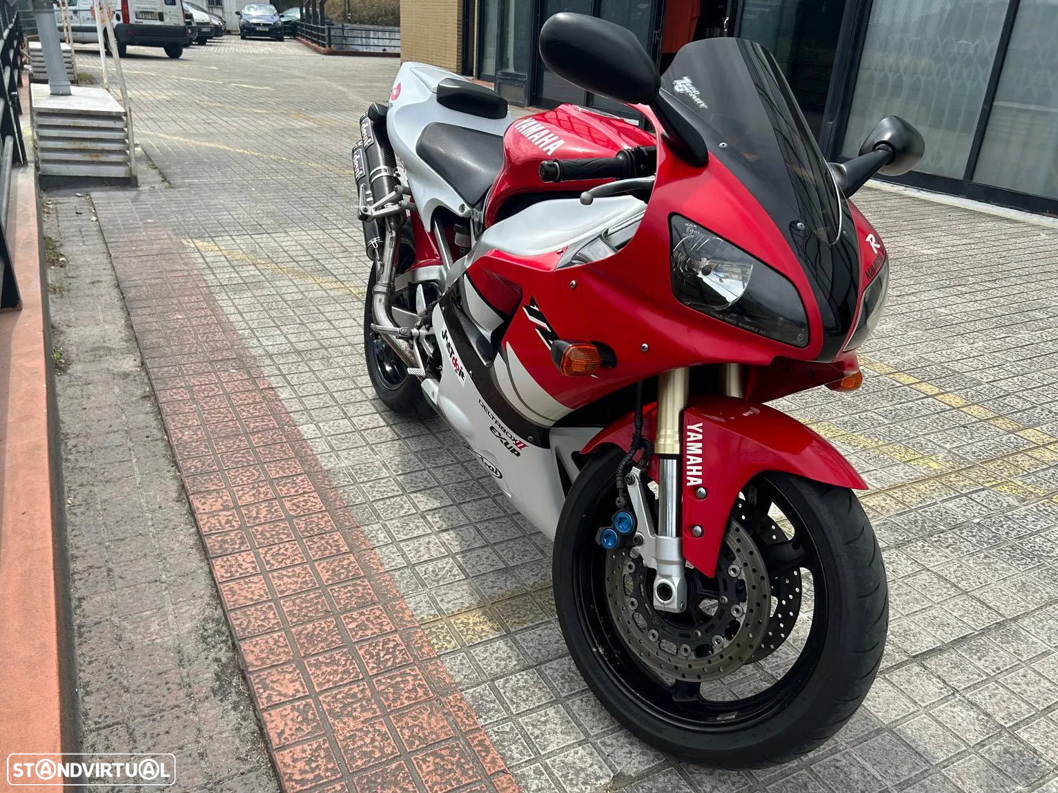 Yamaha YZF R1 - 6