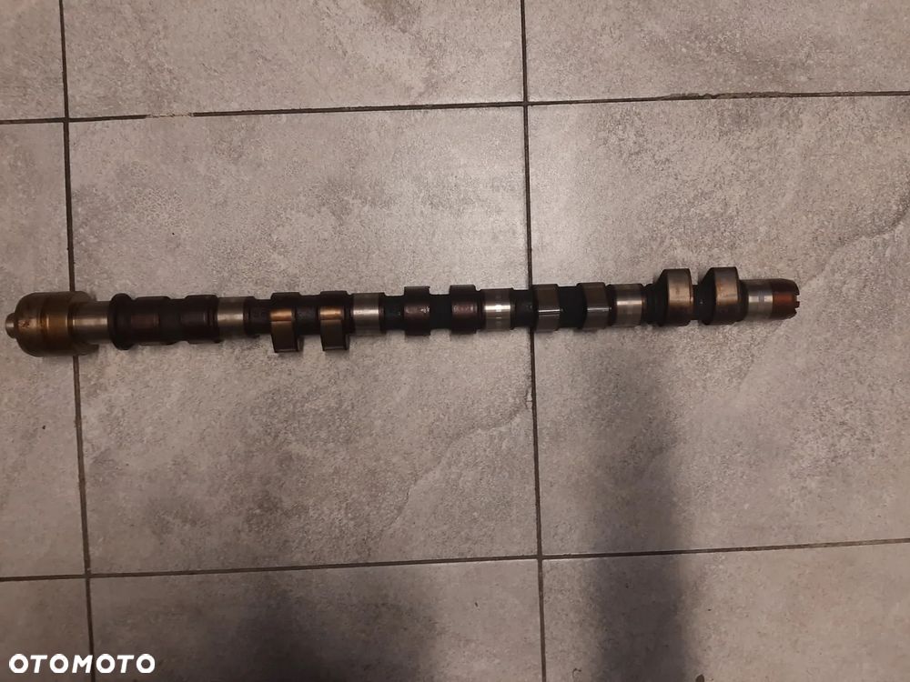 Volvo wałek rozrządu 8670147 - 1