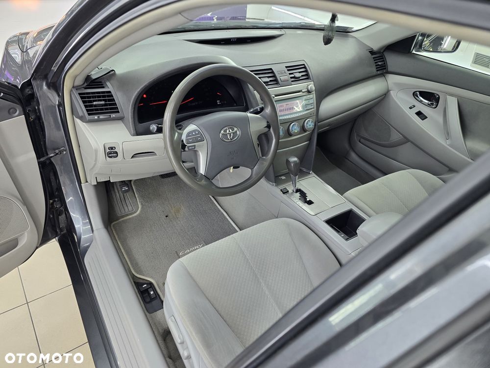 Toyota Camry - 25
