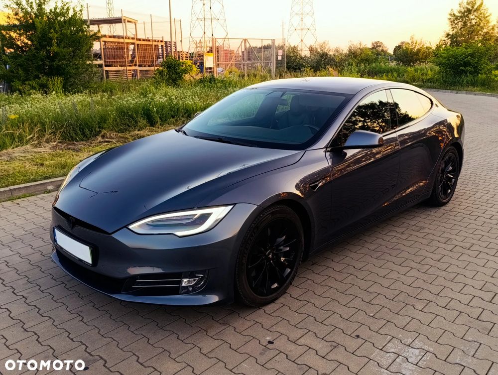 Tesla Model S - 12