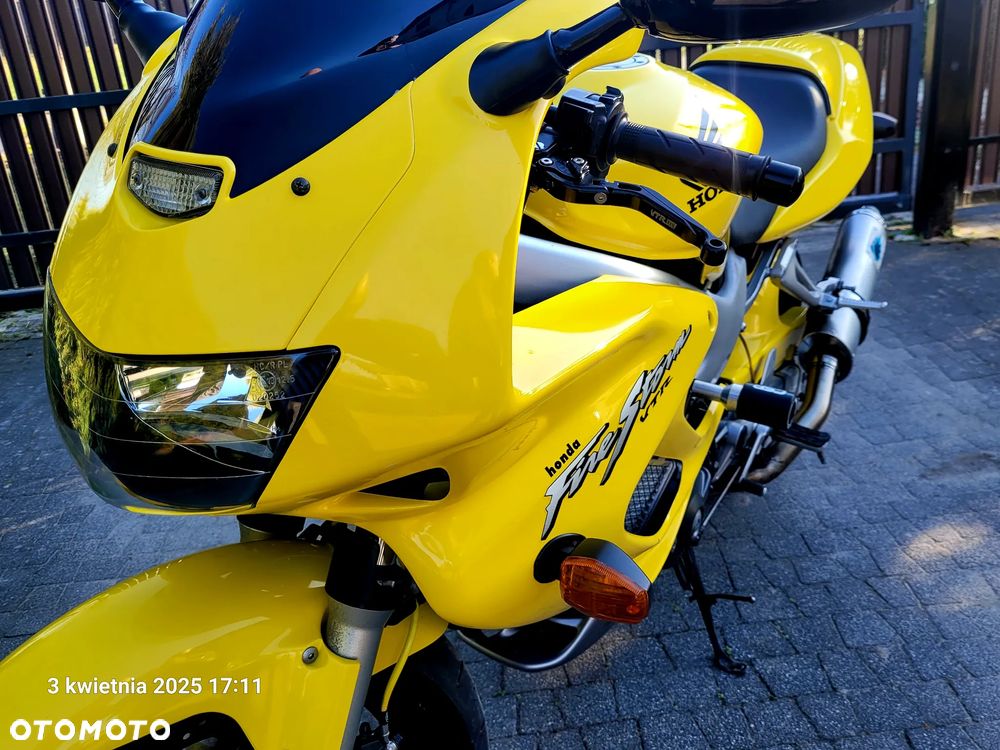 Honda VTR - 25