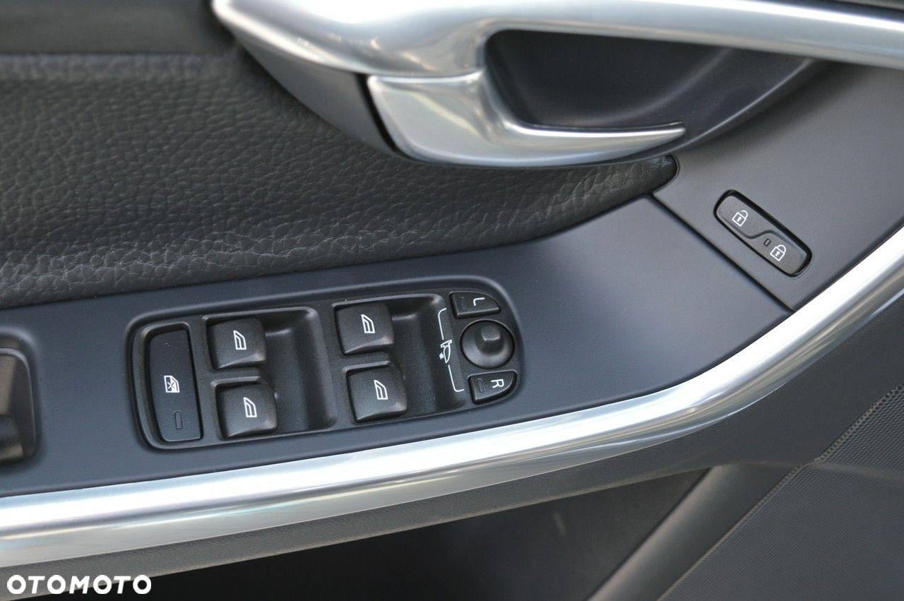 Volvo V60 D3 Momentum - 36