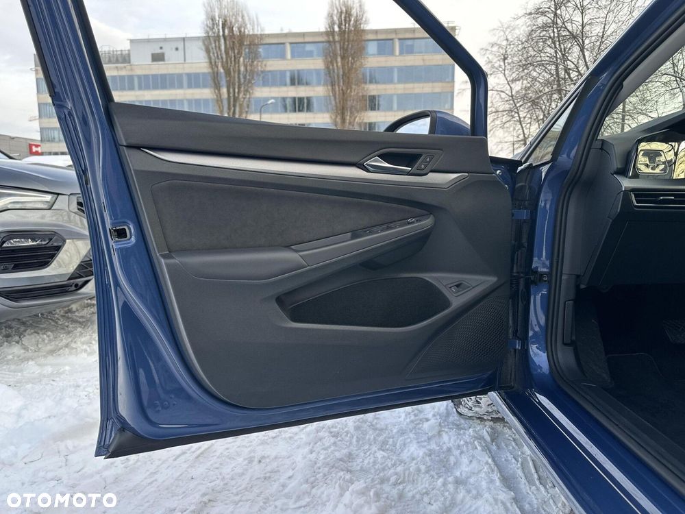 Volkswagen Golf - 10