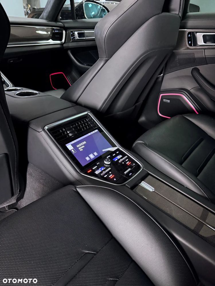 Porsche Panamera Turbo Executive - 21