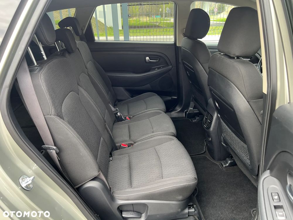 Kia Carens - 10