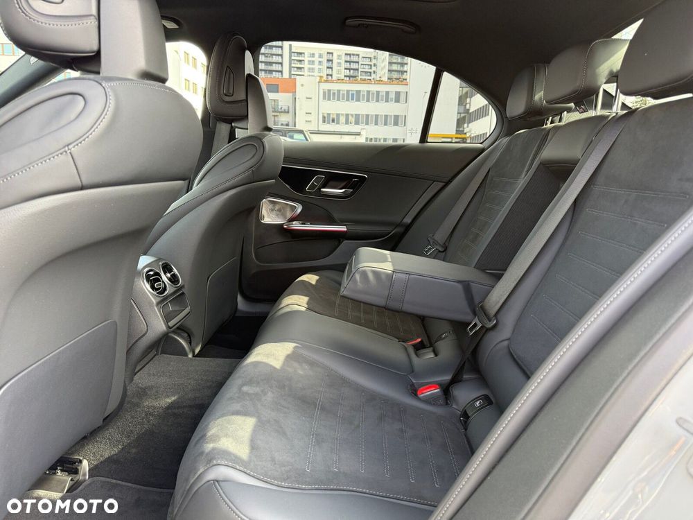 Mercedes-Benz Klasa C 300 mHEV 4-Matic AMG - 27