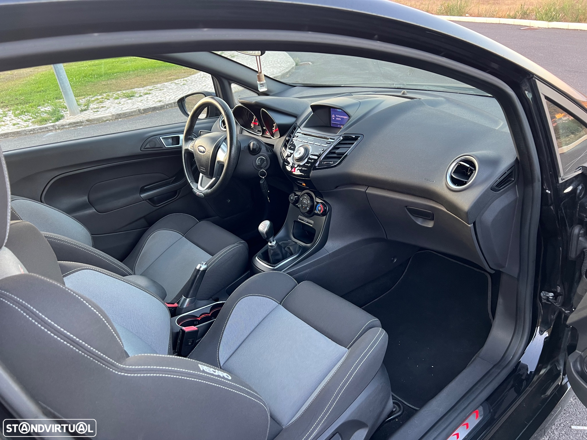 Ford Fiesta 1.6 T ST - 24