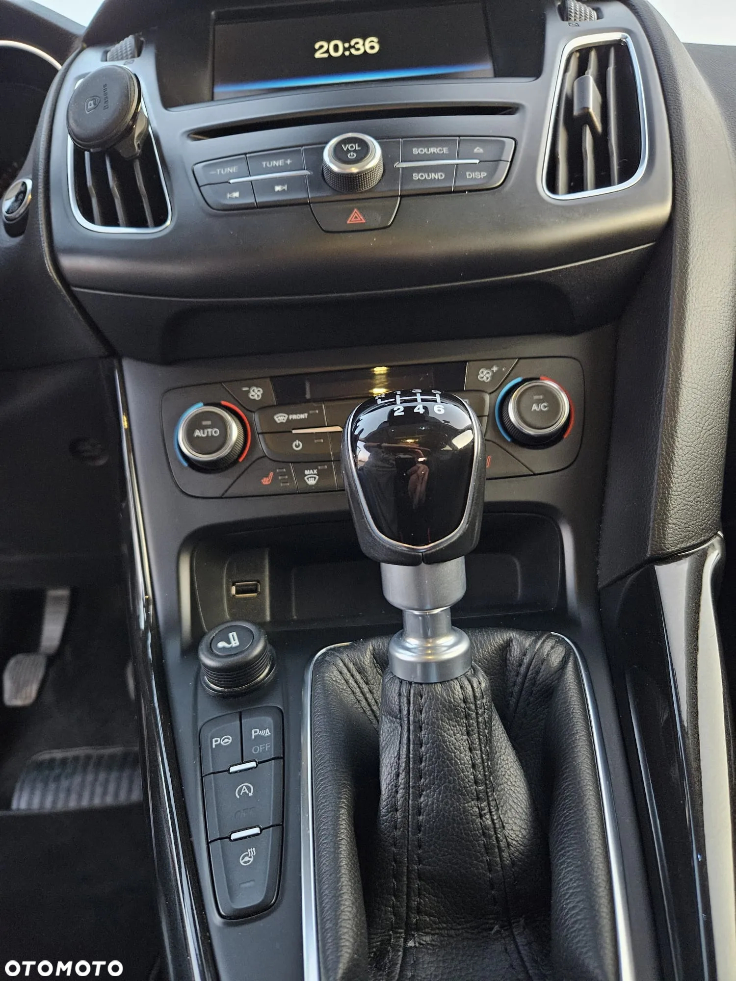 Ford Focus 1.5 EcoBoost Start-Stopp-System TITANIUM - 17