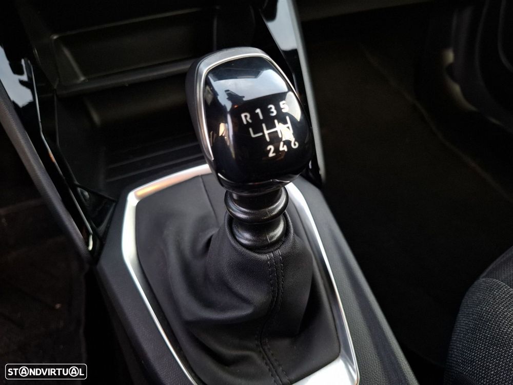 Peugeot 2008 1.2 PureTech Active - 18