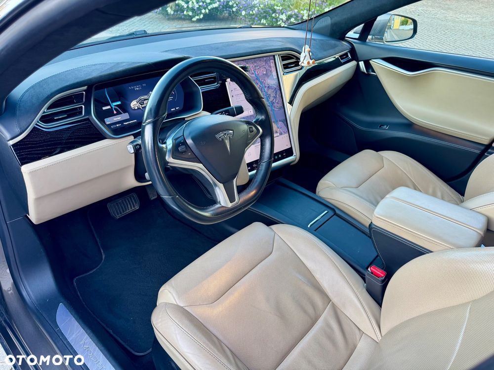 Tesla Model S - 16